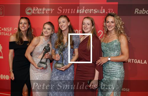Utrecht 20 december 2023
Sportman / sportvrouw van jaar gala . Sportploeg van het jaar dee dames 400 meter met Femke Bol Lieke Klaver Eveline Saalberg Cathelijn Peeters en Lisanne de Witte