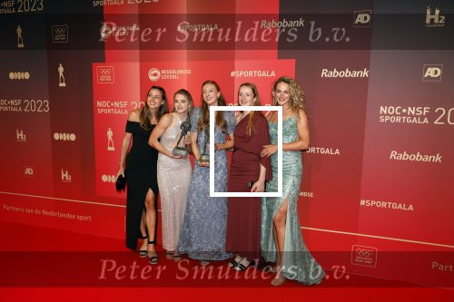 Utrecht 20 december 2023
Sportman / sportvrouw van jaar gala . Sportploeg van het jaar dee dames 400 meter met Femke Bol Lieke Klaver Eveline Saalberg Cathelijn Peeters en Lisanne de Witte