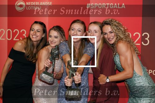 Utrecht 20 december 2023
Sportman / sportvrouw van jaar gala . Sportploeg van het jaar dee dames 400 meter met Femke Bol Lieke Klaver Eveline Saalberg Cathelijn Peeters en Lisanne de Witte