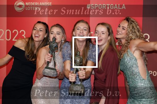 Utrecht 20 december 2023
Sportman / sportvrouw van jaar gala . Sportploeg van het jaar dee dames 400 meter met Femke Bol Lieke Klaver Eveline Saalberg Cathelijn Peeters en Lisanne de Witte