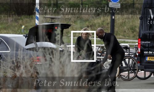 Amsterdam / Schiphol 28 december 2023
Sylvie Meis vertrekt vanaf het Appartement van partner Wim Beelen naar Schiphol. Sylvie heeft de kerstdagen bij Wim men familie gevierd.