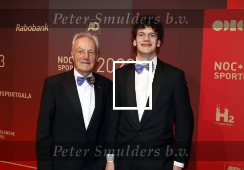Utrecht 20 december 2023
Sportman / sportvrouw van jaar gala . Tom Okker met kleinzoon