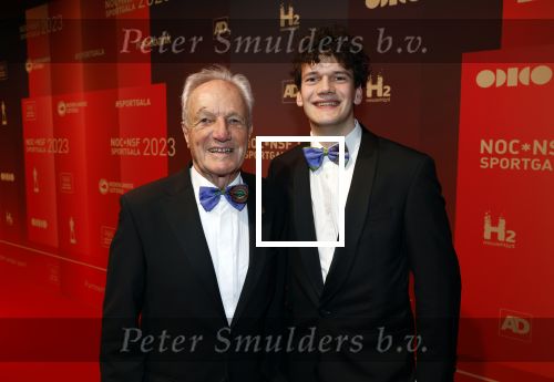 Utrecht 20 december 2023
Sportman / sportvrouw van jaar gala . Tom Okker met kleinzoon