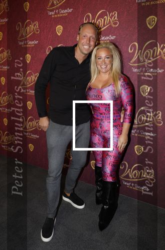 Amsterdam 8 december 2023
Premiere Wonka in Pathe Noord. Valerie Gumster met man