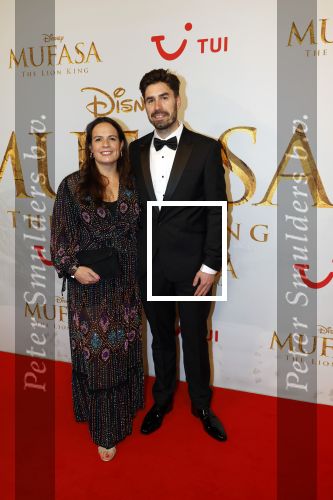 Amsterdam 17 december 2024
Premiere Mufasa (disney) in hotel l\'Europe. Aletha Leidelmeijer met partner