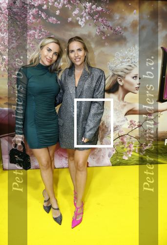 Amsterdam 3 december 2024
Premiere Wicked in Tuschinski. Anne Vedder en Ester Vedder