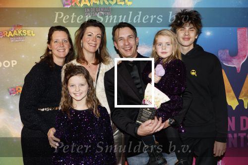 Amsterdam 8 december 2024
Premiere Juf Brakel in Pathe Arena met in de hoofdrollen Nicolette v Dam Martijn Fischer Annette Barlo Ditmar Marlin Flint de Man Floris Gobel Annick Boer Aram v d Rest Bart Oomen Carolina Dijkhuizen ea.Aram v d Rest met familie