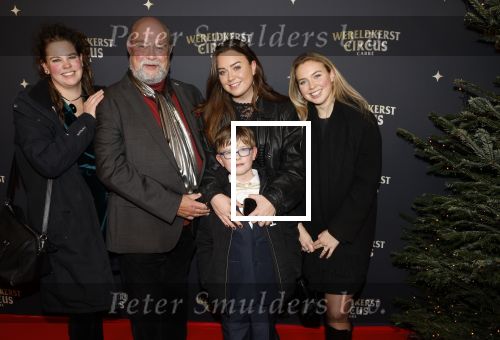 Amsterdam 18 december 2024
Kerstcircus in Carre. Bert Simhoffer kwam met zijn vrouw en kinderen