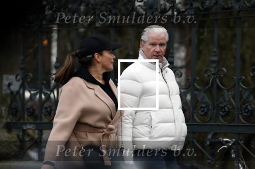 Amsterdam 11 december 2024
Dries Roelvnk en zijn vrouw Honoria op straat in Amsterdam zuid.