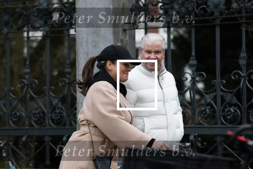Amsterdam 11 december 2024
Dries Roelvnk en zijn vrouw Honoria op straat in Amsterdam zuid.