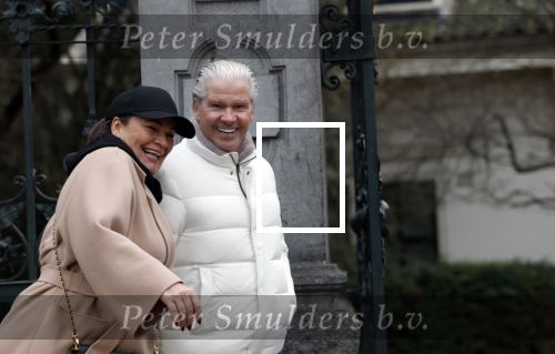 Amsterdam 11 december 2024
Dries Roelvnk en zijn vrouw Honoria op straat in Amsterdam zuid.