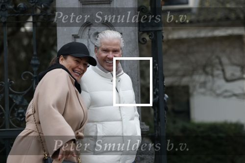 Amsterdam 11 december 2024
Dries Roelvnk en zijn vrouw Honoria op straat in Amsterdam zuid.