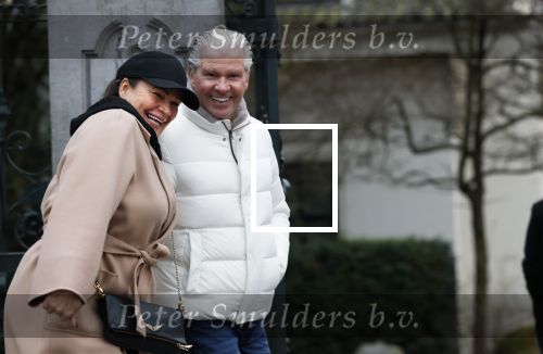 Amsterdam 11 december 2024
Dries Roelvnk en zijn vrouw Honoria op straat in Amsterdam zuid.