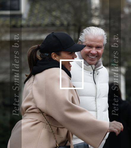 Amsterdam 11 december 2024
Dries Roelvnk en zijn vrouw Honoria op straat in Amsterdam zuid.