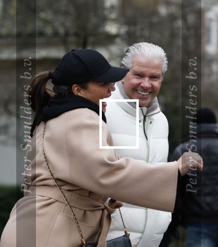Amsterdam 11 december 2024
Dries Roelvnk en zijn vrouw Honoria op straat in Amsterdam zuid.