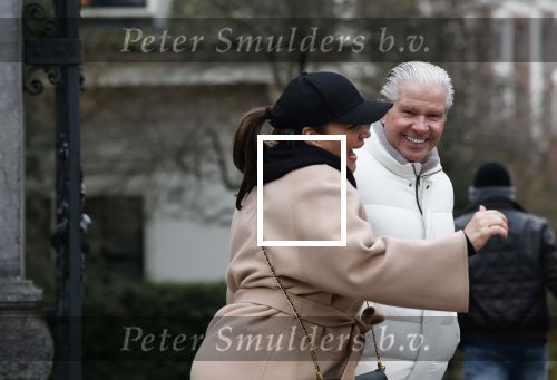 Amsterdam 11 december 2024
Dries Roelvnk en zijn vrouw Honoria op straat in Amsterdam zuid.