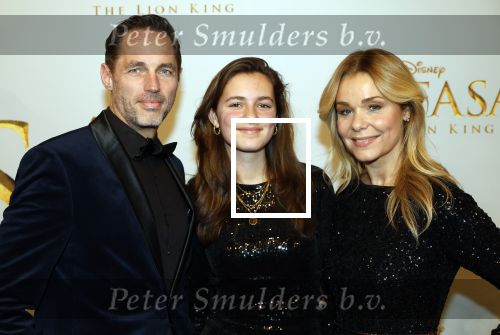 Amsterdam 17 december 2024
Premiere Mufasa (disney) in hotel l\'Europe. froukje de Both met partner en dochter