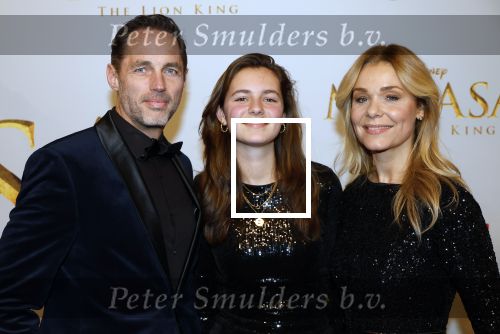 Amsterdam 17 december 2024
Premiere Mufasa (disney) in hotel l\'Europe. froukje de Both met partner en dochter