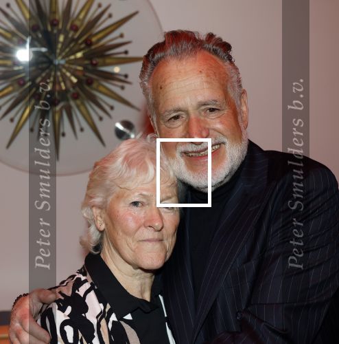 Rotterdam 21 december 2024
Hans Bouwens ( George Baker ) viert samen metb zijn vrouw Blanche en familie zijn 80e verjaardag op SS Rotterdam. George Baker en Joke Alberts