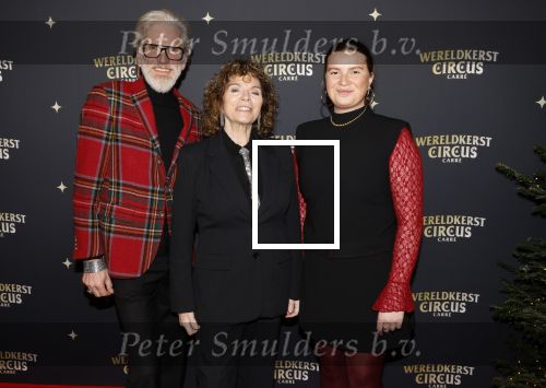 Amsterdam 18 december 2024
Kerstcircus in Carre. HenriÃ«tte Tol met man en dochter