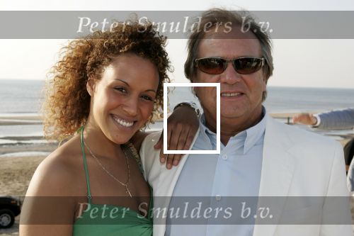 Bloemendaal 2 april 2005
Opening van strandtent vroeger.
Glennis Grace  met John v Katwijk
Peter Smulders bv
