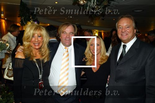 Scheveningen 8 december 2003
Feestje Holland Casino in circustheater.
Jan v Dooren met Mary Borsato John v Katwijk en Sylvana Borsato
Peter Smulders bv