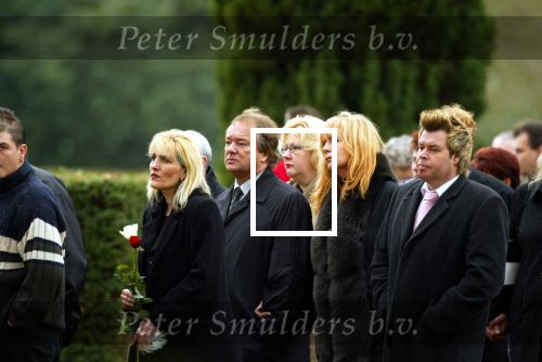 Bussum 5 februari 2004
Begrafenis van de dochter van zangeres Hanny Deborah.
John v Katwijk met vrouw Loes en Benno de Leeuw
Peter Smulders bv