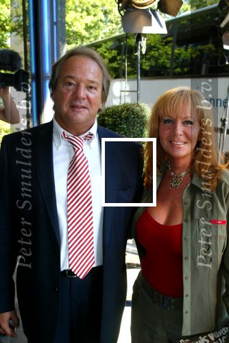Hilversum 22 september 2003

Pincess records  presentatie in studio 21
john v katwijk met vrouw
Peter Smulders bv