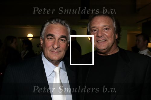 Tiel 8 december 2004
Surprisefeestje voor Ludo Voeten.   Ludo Voeten met John v Katwijk
Peter Smulders bv