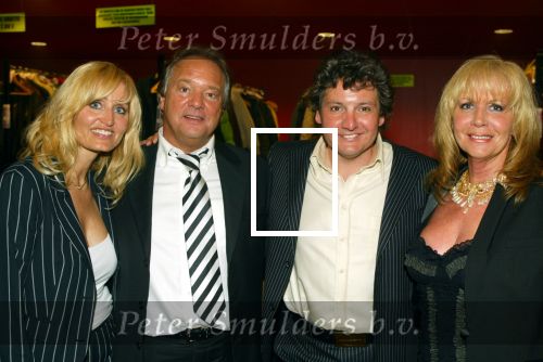 Amsterdam 6 maart 2003
uitreiking van de edison prijzen in de heineken musichall

Rene Froger met john v katwijk

Peter Smulders bv