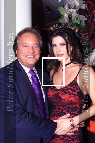 ROTTERDAM 7 december 2001
Rene Froger in AHOY
 ROBINE V D MEER en John v Katwijk

Peter Smulders bv
