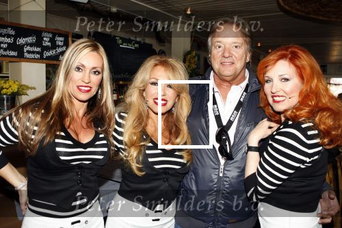 Bergen aan Zee 4 juli 2007
Patricia Paay Yvonne Keeley en Ingrid Ferdinadez als de starsisters op de tros muziekfeesten.
Peter Smulders bv
