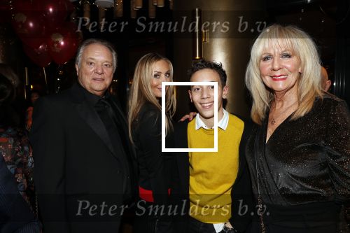 Amsterdam 5 februari 2019
Won Yip organiseert chinees nieuwjaar bij majestic op de dam. John en Loes v Katwijk met dochter en kleinzoon