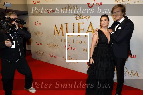 Amsterdam 17 december 2024
Premiere Mufasa (disney) in hotel l\'Europe. Joris Lammers met partner en cameraman