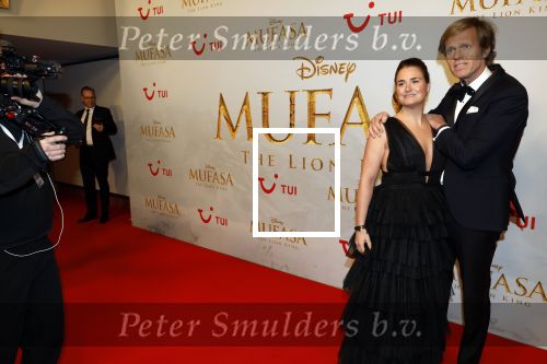 Amsterdam 17 december 2024
Premiere Mufasa (disney) in hotel l\'Europe. Joris Lammers met partner en cameraman