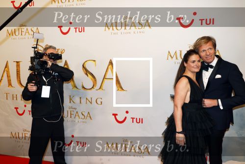 Amsterdam 17 december 2024
Premiere Mufasa (disney) in hotel l\'Europe. Joris Lammers met partner en cameraman
