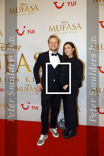 Amsterdam 17 december 2024
Premiere Mufasa (disney) in hotel l\'Europe. Kalvijn met zijn zwangere vriendin Nina Warink
