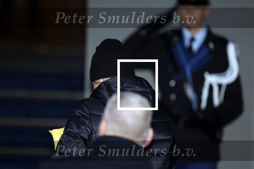 Amsterdam 10 december 2024
Koningin Maxima komt incognito aan bij het paleis . Arnold haar vaste Chauffeur .