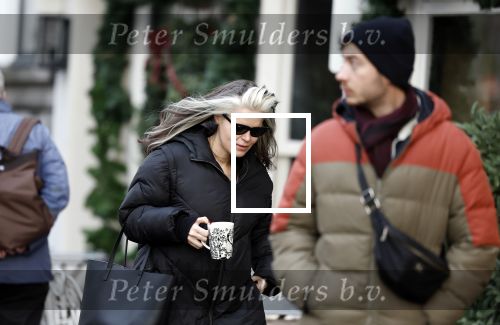 Amsterdam 7 december 2024
Ruud de Wild en zijn nieuwe vriendin Linda Stulic verlaten s ochtends samen het huis van Ruud en gaan met de auto naar hun winkel in de Jordaan . Ze hebben daar een pop up store. Linda is een fantastische fotograaf die ook wel de nieuwe Anton Corbijn wordt genoemd.