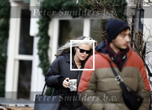 Amsterdam 7 december 2024
Ruud de Wild en zijn nieuwe vriendin Linda Stulic verlaten s ochtends samen het huis van Ruud en gaan met de auto naar hun winkel in de Jordaan . Ze hebben daar een pop up store. Linda is een fantastische fotograaf die ook wel de nieuwe Anton Corbijn wordt genoemd.