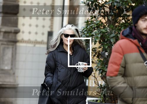 Amsterdam 7 december 2024
Ruud de Wild en zijn nieuwe vriendin Linda Stulic verlaten s ochtends samen het huis van Ruud en gaan met de auto naar hun winkel in de Jordaan . Ze hebben daar een pop up store. Linda is een fantastische fotograaf die ook wel de nieuwe Anton Corbijn wordt genoemd.