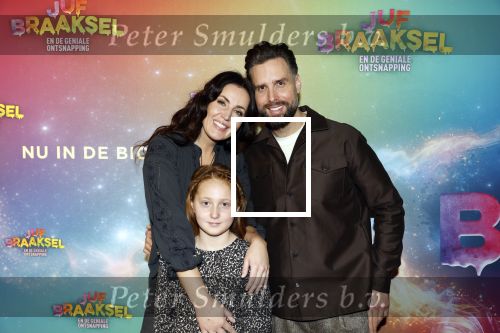 Amsterdam 8 december 2024
Premiere Juf Brakel in Pathe Arena met in de hoofdrollen Nicolette v Dam Martijn Fischer Annette Barlo Ditmar Marlin Flint de Man Floris Gobel Annick Boer Aram v d Rest Bart Oomen Carolina Dijkhuizen ea. Nick Schilder met zijn vrouw Kirsten Schilder en hun dochter
