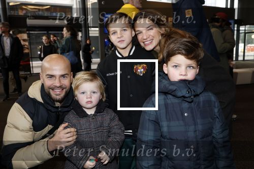 Utrecht 22 december 2024
Premiere Mees Kees in Utrecht . Oscar Aerts kwam met vrouw en kinderen