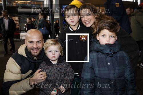 Utrecht 22 december 2024
Premiere Mees Kees in Utrecht . Oscar Aerts kwam met vrouw en kinderen