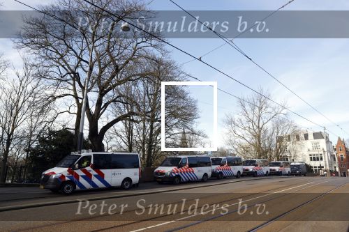 Amsterdam 31 januari 2021
Veel ME en politie in Amsterdam zuid ivm demonstraties en panden / winkels op de PC Hooftstraat zijn dicht getimmerd