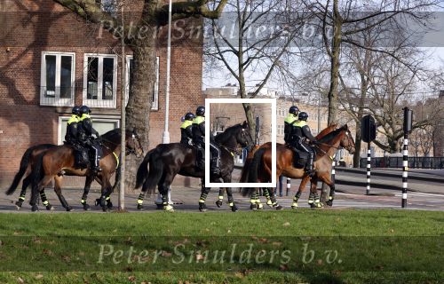 Amsterdam 31 januari 2021
Veel ME en politie in Amsterdam zuid ivm demonstraties en panden / winkels op de PC Hooftstraat zijn dicht getimmerd