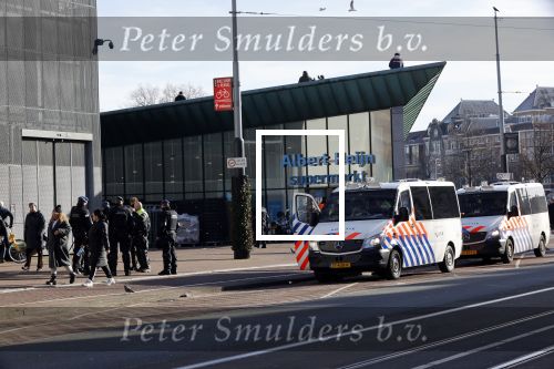 Amsterdam 31 januari 2021
Veel ME en politie in Amsterdam zuid ivm demonstraties en panden / winkels op de PC Hooftstraat zijn dicht getimmerd