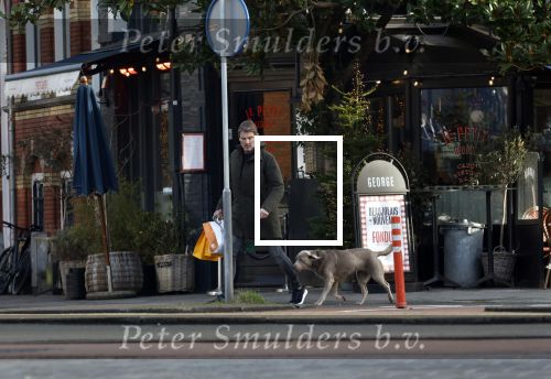Amsterdam 19 december 2024
Prins maurits en zijn hond doen boodschappen in Amsterdam zuid en ga via het vondelpark naar huis .