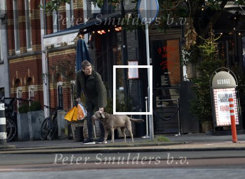 Amsterdam 19 december 2024
Prins maurits en zijn hond doen boodschappen in Amsterdam zuid en ga via het vondelpark naar huis .