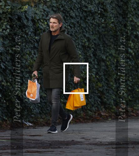 Amsterdam 19 december 2024
Prins maurits en zijn hond doen boodschappen in Amsterdam zuid en ga via het vondelpark naar huis .